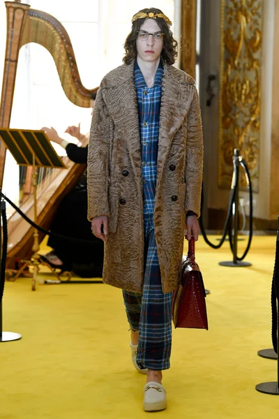 Look 14